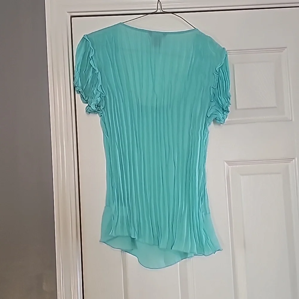 Womens SUNNY LEIGH Shirt. Size M. Color Green. - Picture 6 of 7
